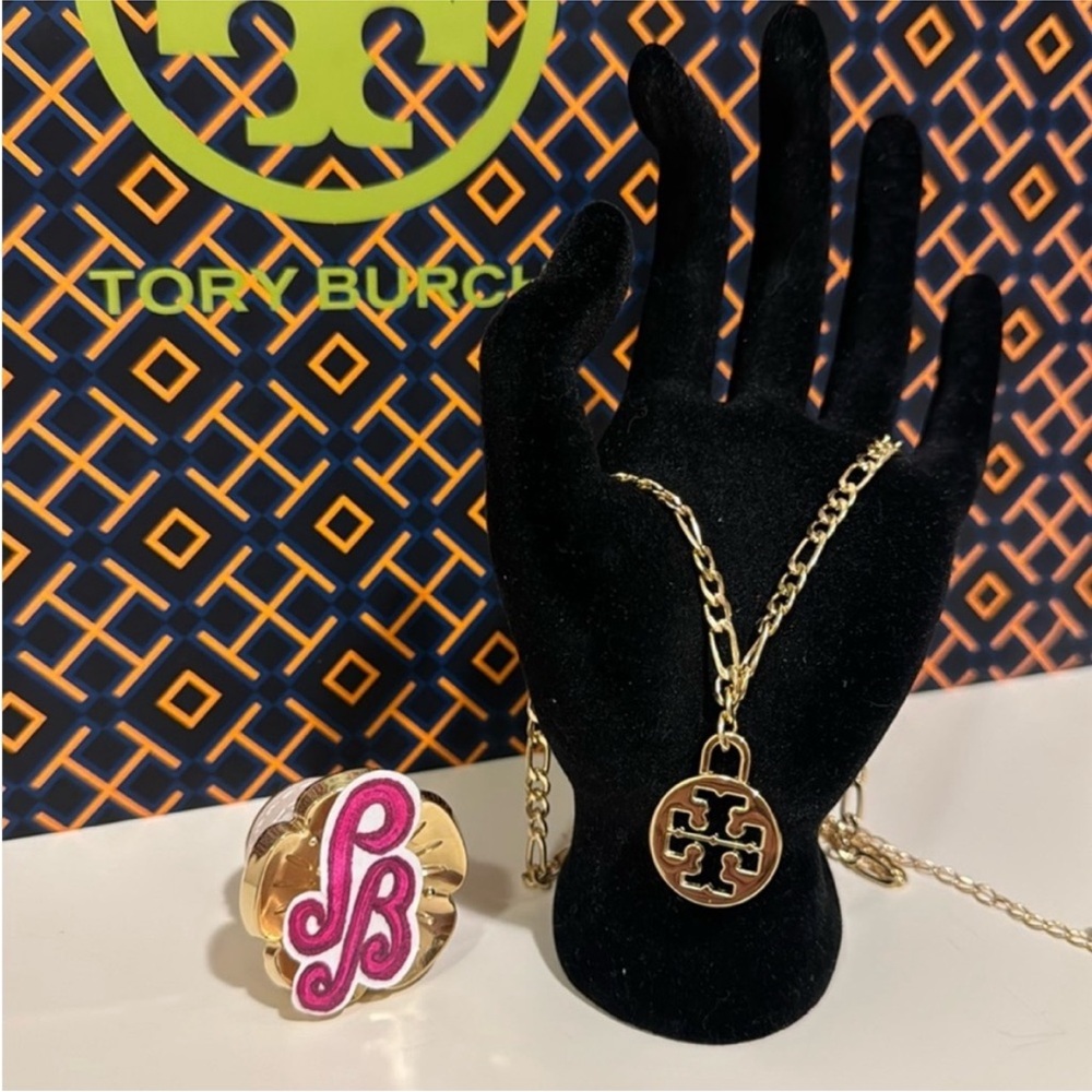 NEW✨Pendant with Tory Burch Round charm/ medallion - Picture 4 of 9